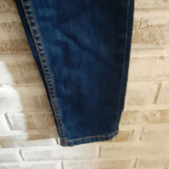 BDG- Urban Outfitters 26/30 High Rise Cigarette Ankle Jeans, Medium Wash - Picture 3 of 7